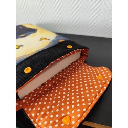 Pochette à livre molletonnée imprimé chat noir et papillons