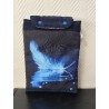 Pochette à livre molletonnée imprimé plume bleu sur fond noir