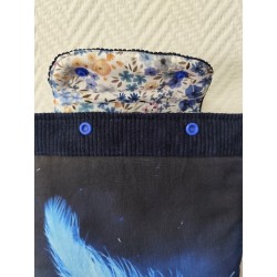Pochette à livre molletonnée imprimé plume bleu sur fond noir
