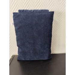 Pochette à livre molletonnée imprimé plume bleu sur fond noir