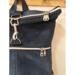 Sac à dos velours bleu marine et imprimé fleuri fond bleu