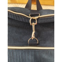 Sac à dos velours bleu marine et imprimé fleuri fond bleu