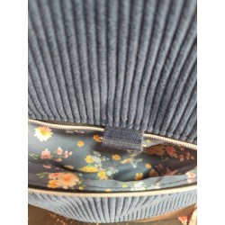 Sac à dos velours bleu marine et imprimé fleuri fond bleu