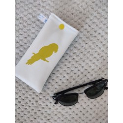 Pochette a lunettes molletonnée simili blanc imprimé perroquet