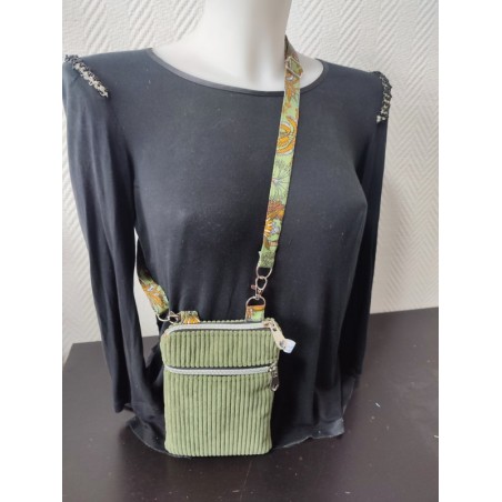 Pochette téléphone velours kaki et imprimé feuillu fond kaki