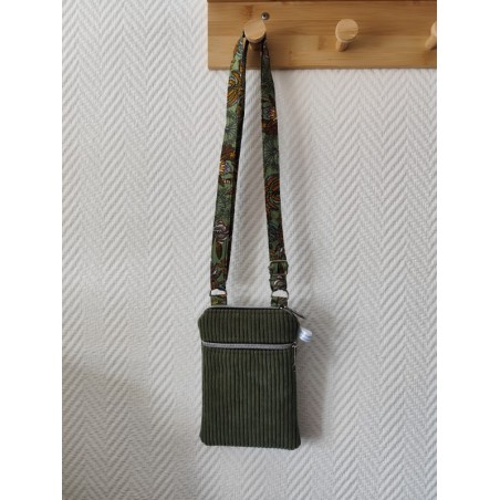 Pochette téléphone velours kaki et imprimé feuillu fond kaki