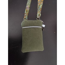 Pochette téléphone velours kaki et imprimé feuillu fond kaki