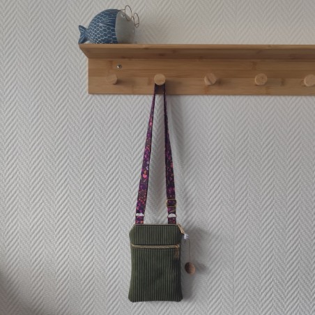 Pochette téléphone velours kaki et imprimé fleuri mauve