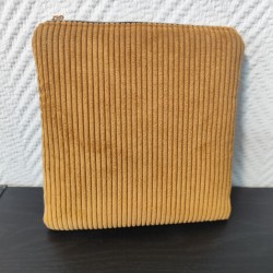 Pochette en toile imprimée léopard fond bleu et velours moutarde