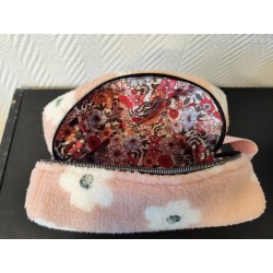 Trousse de toilette en tissu moumoute rose à fleurs avec poignée rose