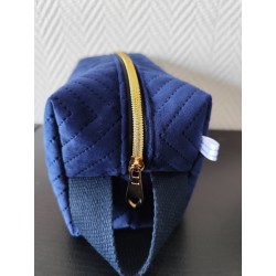Trousse de toilette en velours matelassé bleu nuit tout doux  avec poignée