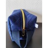 Trousse de toilette en velours matelassé bleu nuit tout doux  avec poignée