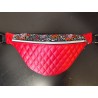 Sac banane simili rouge et imprimé fleuri fond noir