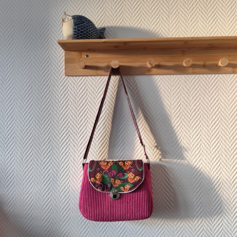 Sac à main bandoulière velours rose violine et imprimé papillon
