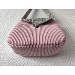 Sac à main bandoulière velours rose dragée et imprimé fleuri pastel