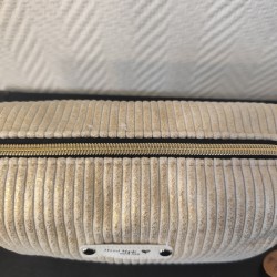 Trousse de toilette en velours doré et intérieur fleuri écru