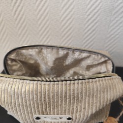 Trousse de toilette en velours doré et intérieur fleuri écru