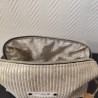 Trousse de toilette en velours doré et intérieur fleuri écru