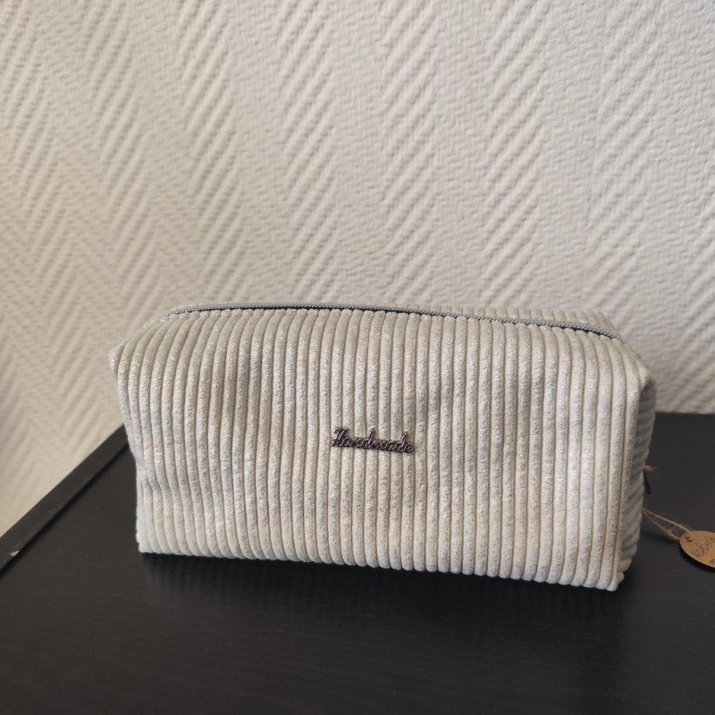 Trousse de toilette en velours argenté et intérieur étoilé argenté