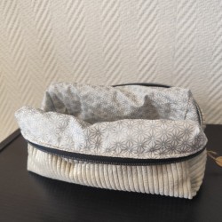 Trousse de toilette en velours argenté et intérieur étoilé argenté