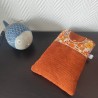 Pochette à livre de poche molletonnée en velours terracotta et fleuri assorti