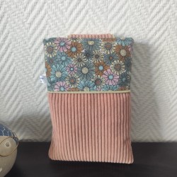 Pochette à livre de poche molletonnée en velours rose clair et fleuri pastel