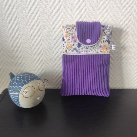 Pochette à livre de poche molletonnée en velours violet et fleuri assorti