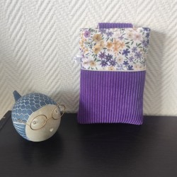 Pochette à livre de poche molletonnée en velours violet et fleuri assorti