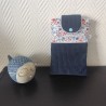 Pochette à livre de poche molletonnée en velours bleu marine et fleuri assorti