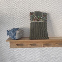 Pochette à livre de poche molletonnée en velours kaki et imprimé jungle