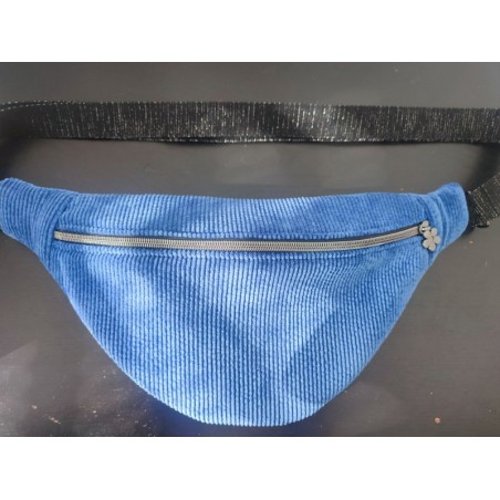 Sac banane velours bleu électrique et imprimé fleuri bleu et doré fond noir