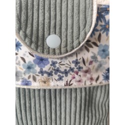 Pochette à livre de poche molletonnée en velours bleu clair et fleuri bleu