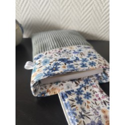 Pochette à livre de poche molletonnée en velours bleu clair et fleuri bleu