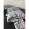 Pochette à livre de poche molletonnée en velours bleu clair et fleuri bleu