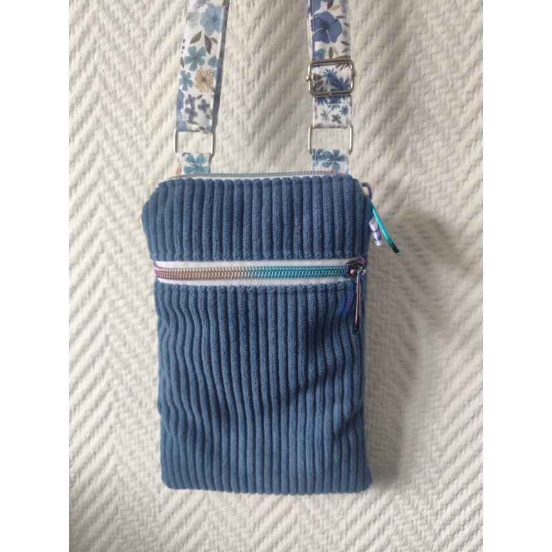Pochette téléphone velours bleu jean et imprimé fleuri bleu