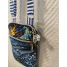 Pochette téléphone velours imprimé fond bleu