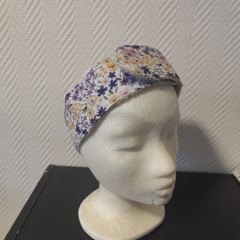 Bandeau de soin réglable imprimé fleuri mauve et en éponge bambou écrue toute douce