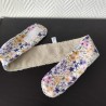Bandeau de soin réglable imprimé fleuri mauve et en éponge bambou écrue toute douce