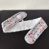 Bandeau de soin réglable imprimé fleuri printanier bleu et éponge bambou blanche toute douce
