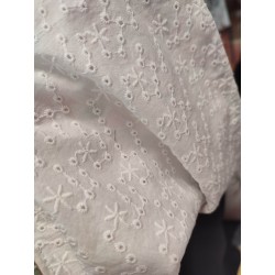 Chèche fleuri printanier et tissu broderie anglaise