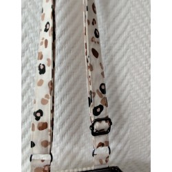 Pochette téléphone velours écru et imprimé léopard fond écru