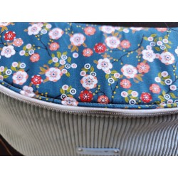 Sac banane xl velours bleu clair et imprimé fleuri japonisant fond bleu
