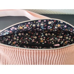 Sac banane velours rose et imprimé fleuri fond noir