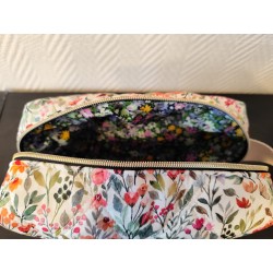 Trousse de toilette en matelassé fleuri printanier avec poignée écrue