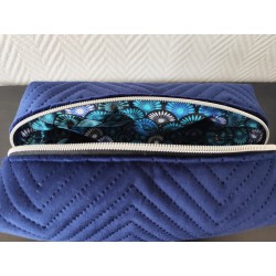 Trousse de toilette en velours matelassé bleu outremer tout doux  avec poignée