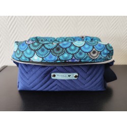 Trousse de toilette en velours matelassé bleu outremer tout doux  avec poignée