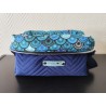Trousse de toilette en velours matelassé bleu outremer tout doux  avec poignée
