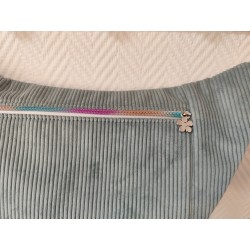 Sac banane xl velours bleu clair et imprimé fleuri bleu fond blanc