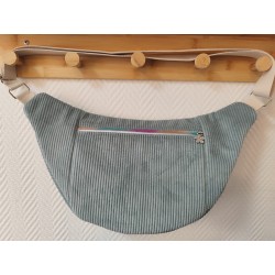 Sac banane xl velours bleu clair et imprimé fleuri bleu fond blanc