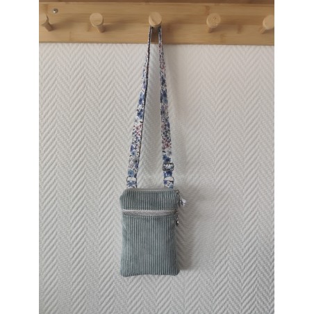 Pochette téléphone velours bleu clair et imprimé fleuri bleu